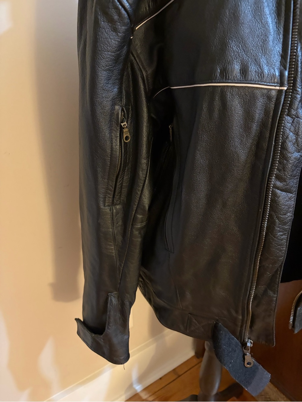 Men's Black Leather Jacket - Classic Biker Style - Picture 4 of 9